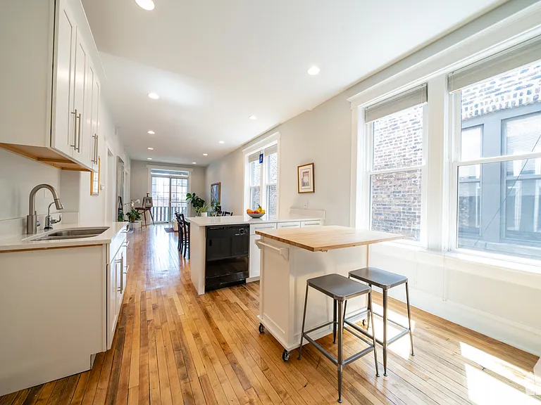 1037 S Racine Ave #3R — Photo 3