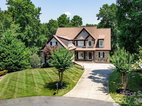 394 Stone Cliff Ln, Lake Wylie, SC 29710