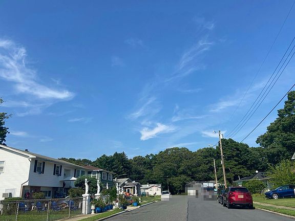 5th image of 405 Elder St
