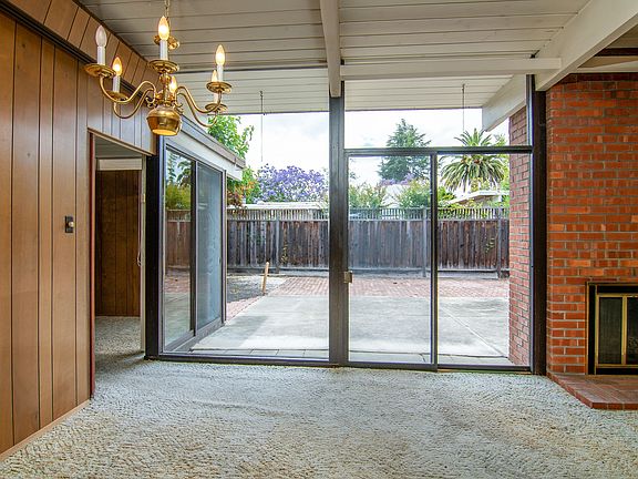 3rd image of 4052 Scripps Ave
