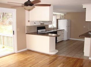 81 High St, Upton, MA 01568