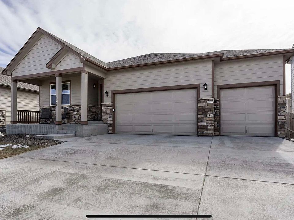 1st image of 921 Charlton Dr