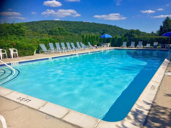 1208 Spruce Hills Dr, Glen Gardner, NJ 08826