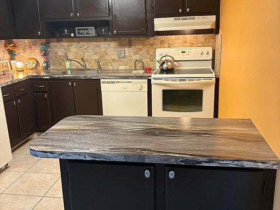 3rd image of 304 Wellington E #304