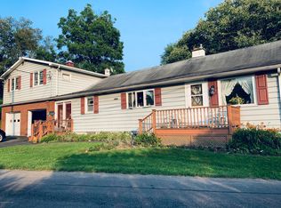 1520 Mountain View Dr, Dallas, PA 18612