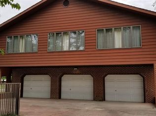 100 E Cherry St, Carlinville, IL