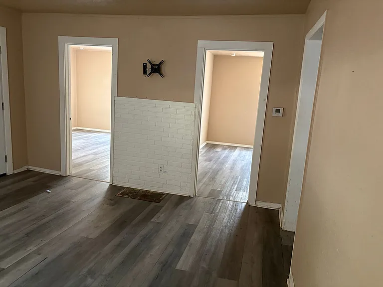 2126 N Main Ave — Photo 5