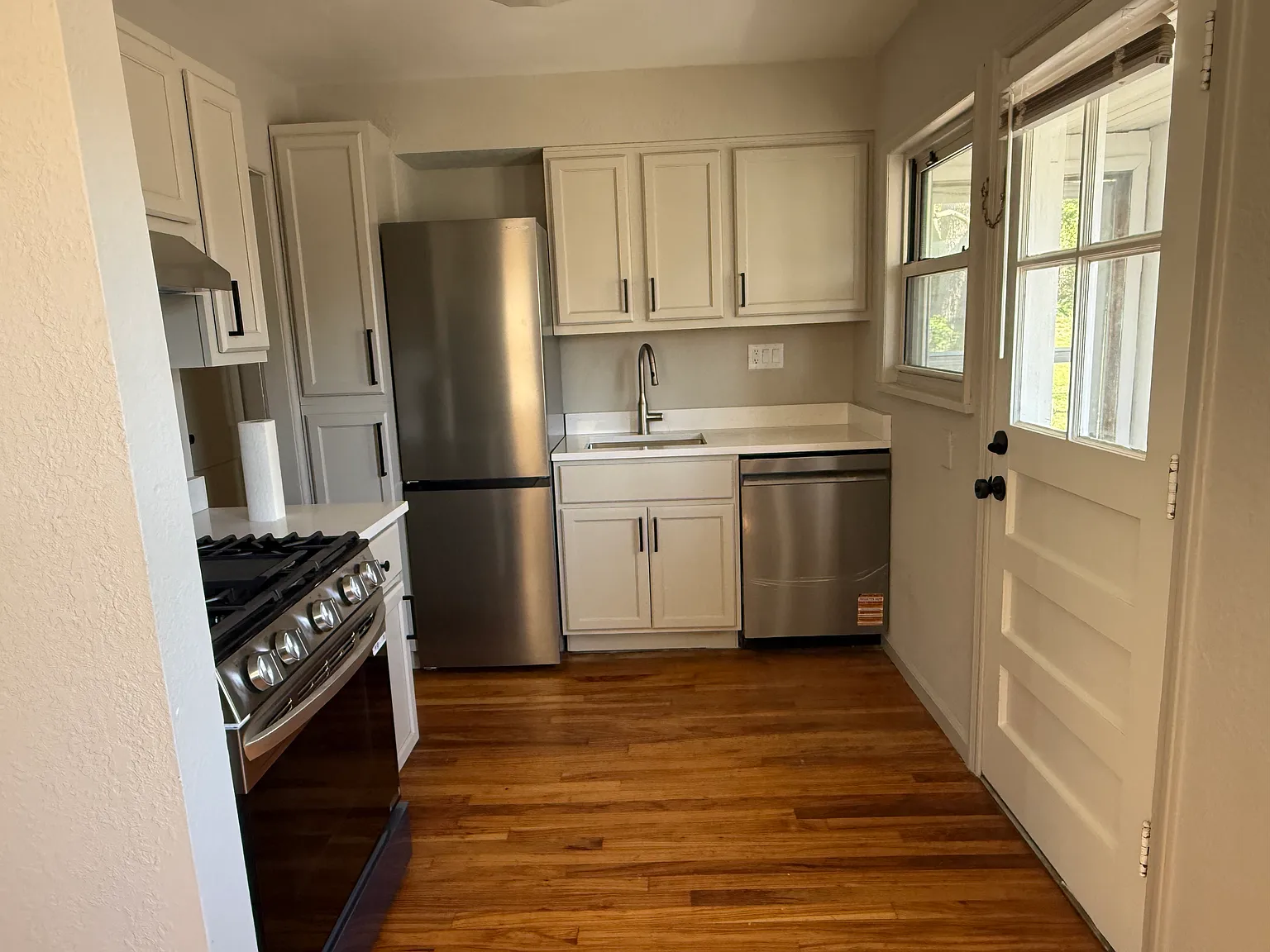2 bed, 768 sqft, $1,650 — Photo 2