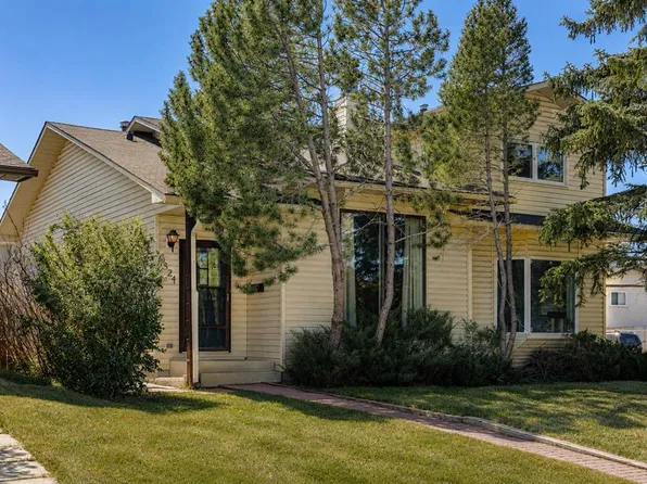 3624 N Cedarille Dr SW, Calgary, AB T2W 3X8