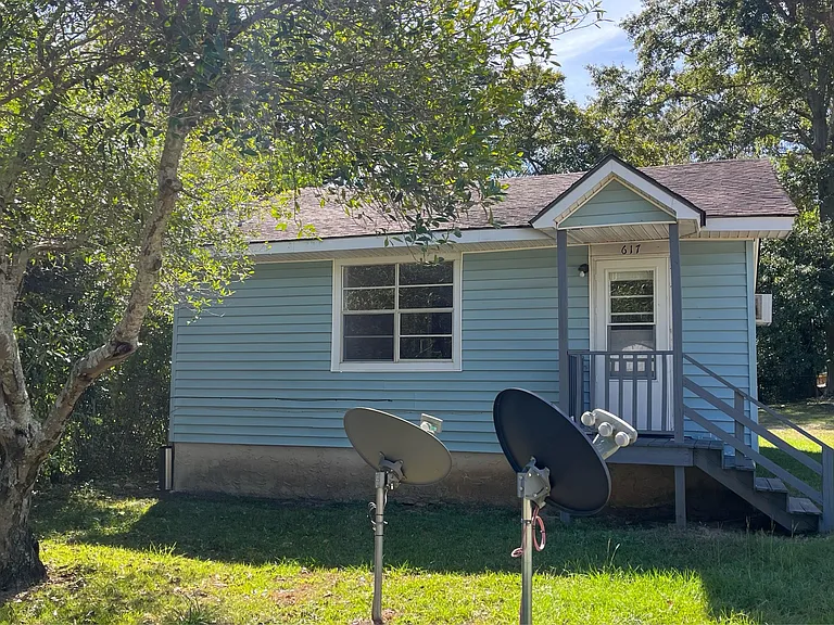 617 E Madison St — Photo 1