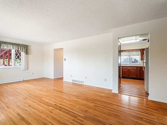 5th image of 2017 Highland St