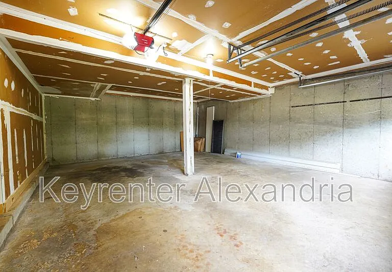 5901 Beech Tree Dr — Photo 32