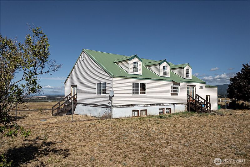 3rd image of 192 Rimrock Road