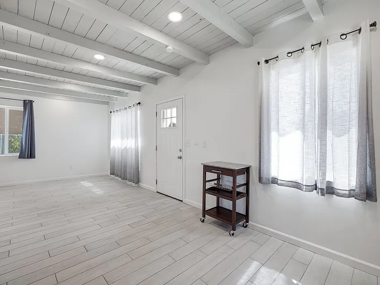 1220 N Catalina Ave — Photo 12