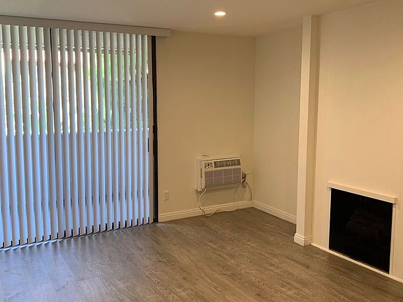 5th image of 724 W Knoll Dr APT 215