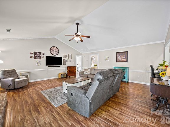 5th image of 2200 Wynbourne Dr