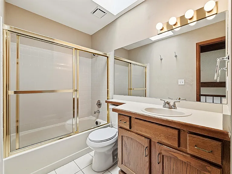 110 Mobray Ct — Photo 28