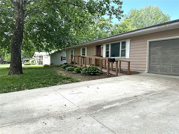 3rd image of 1618 E Glenn Dr