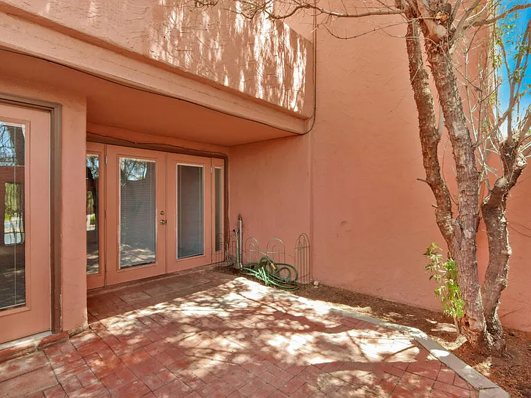 730 N Resler Dr #B — Photo 5