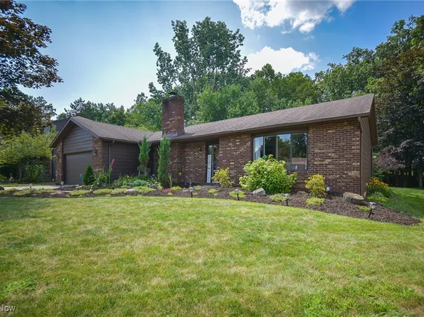 10266 Huntington Park Dr, Strongsville, OH 44136