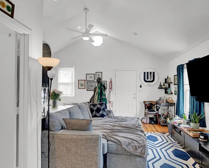 2642 N Marshfield Ave — Photo 37
