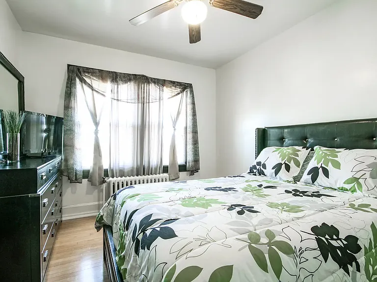 1 Bedroom (Bedroom) (North/South Courtyard)