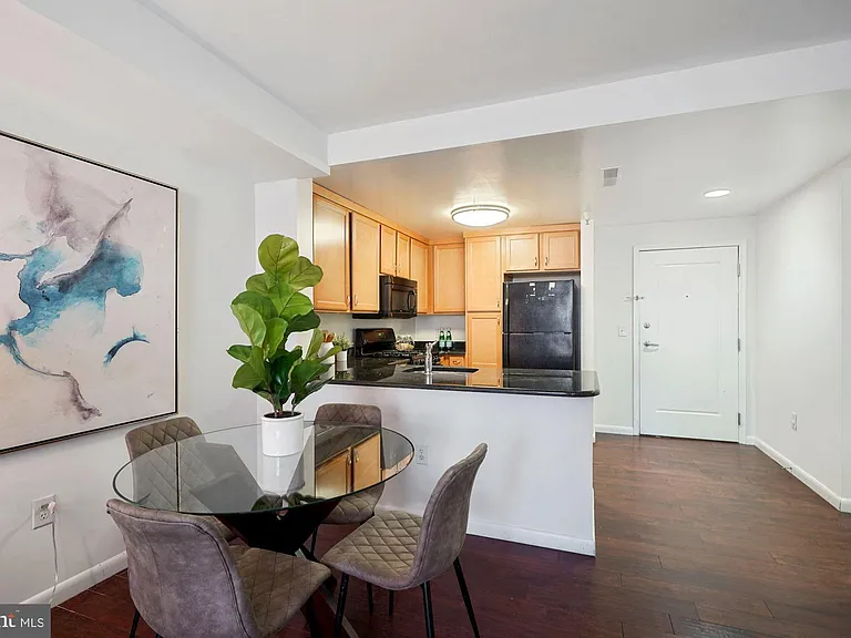 355 I St SW #410 — Photo 4