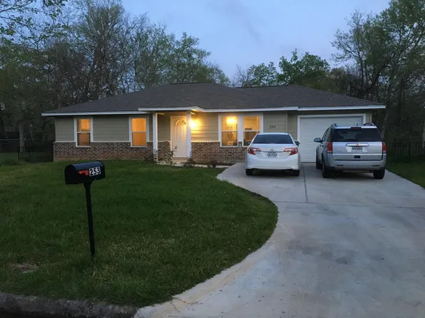 253 Briarcreek St, Clute, TX 77531