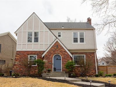 47 W Winthrope Rd, Kansas City, MO, 64113