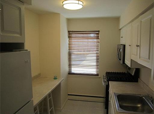 4th image of 34 York Dr APT 2A