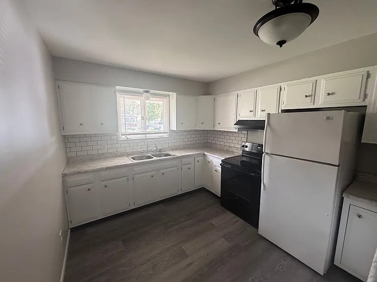 114 N Chase St — Photo 5