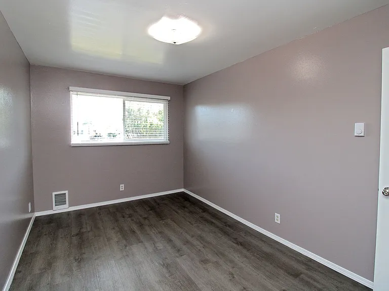 1120 SE Baseline St #1-4 — Photo 17