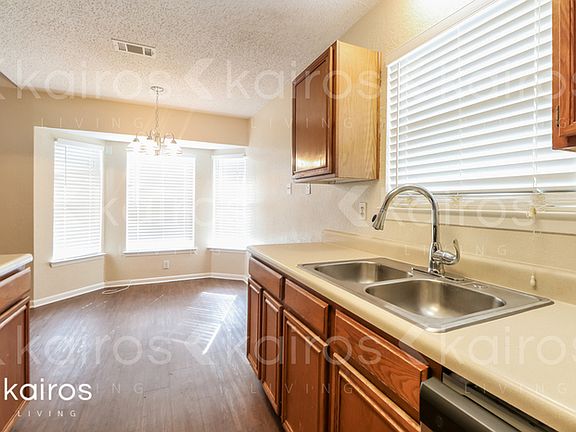 4th image of 2714 Fieldstone Dr