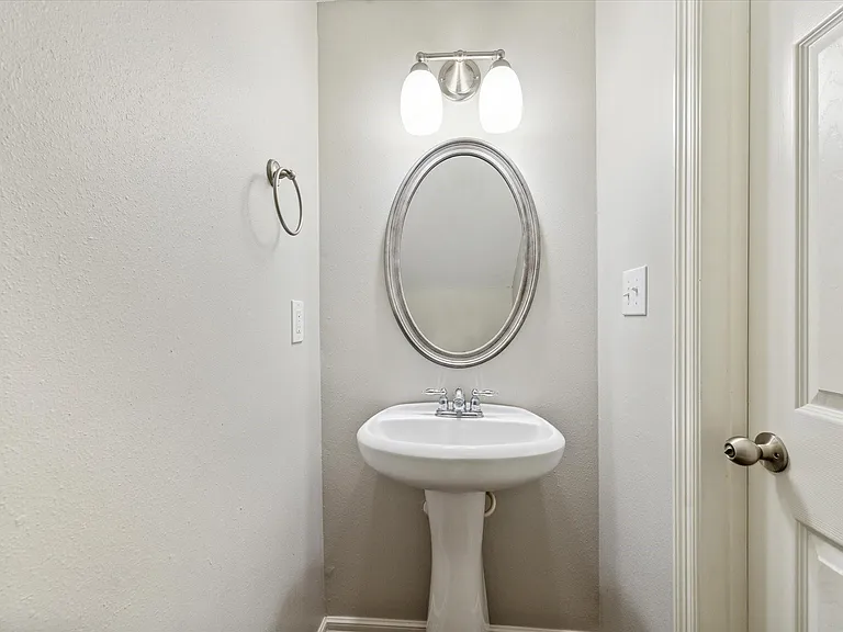 2624 Detering St — Photo 19