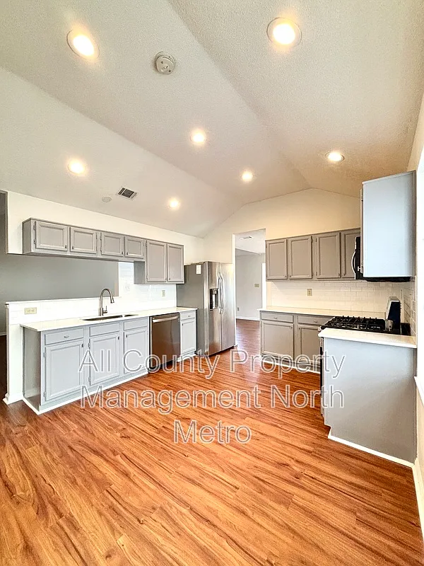 Timberlane — Photo 3