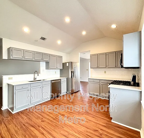 310 Tanners Xing — Photo 3