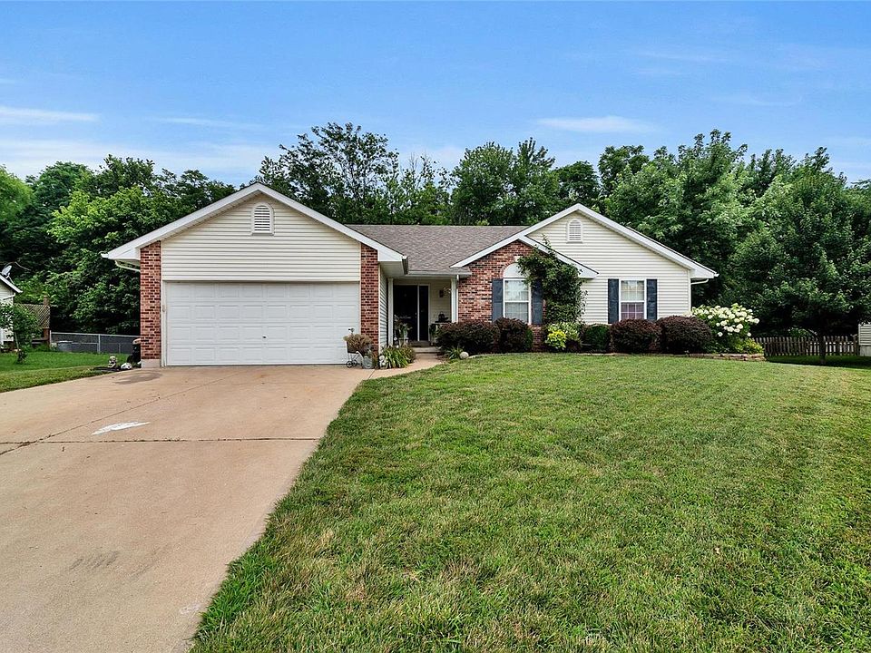 1st image of 2471 Oak Forest Dr