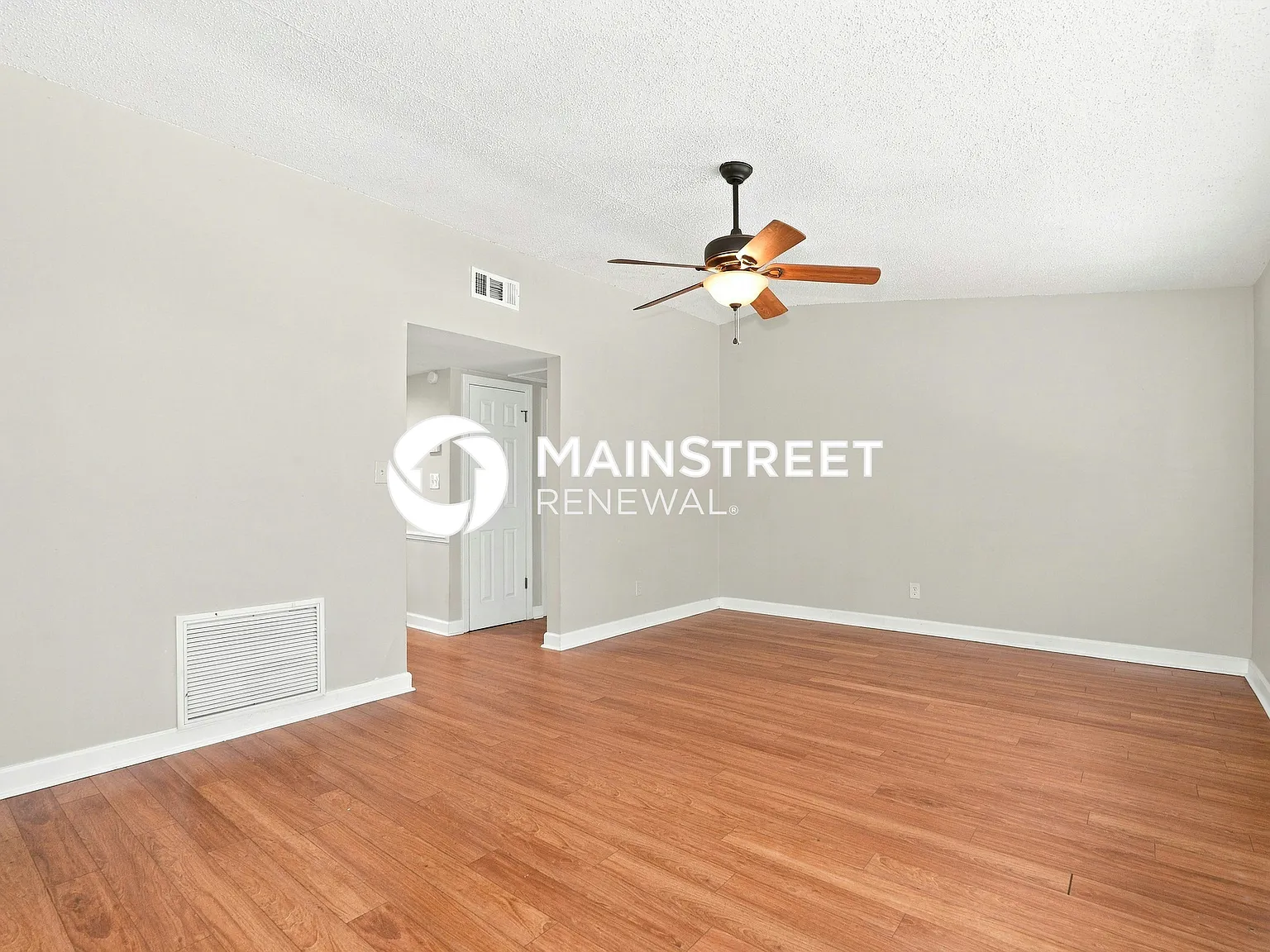 135 N Lakewood Circle — Photo 4