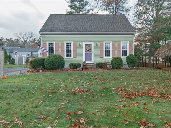 14 Daniel Teague Dr, Rockland, MA 02370