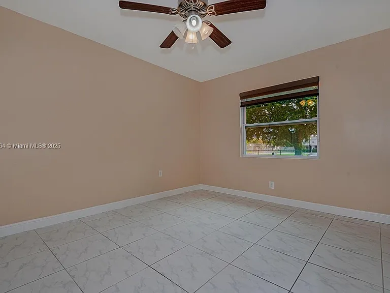 401 SW 76th Ter — Photo 22