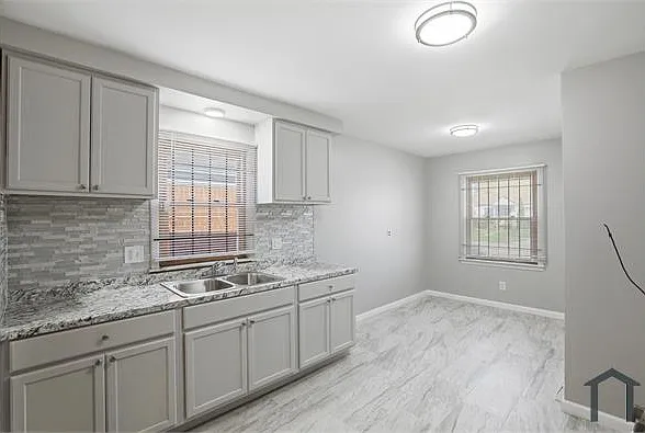 3 bed, 981 sqft, $1,500 — Photo 2