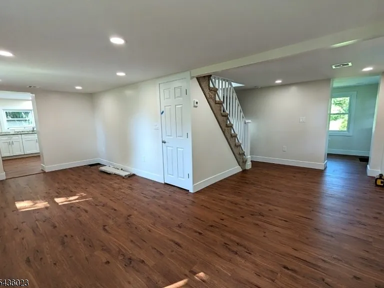 439 Victory Ave — Photo 4
