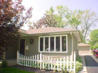 2108 Hawk Ln, Rolling Meadows, IL 60008