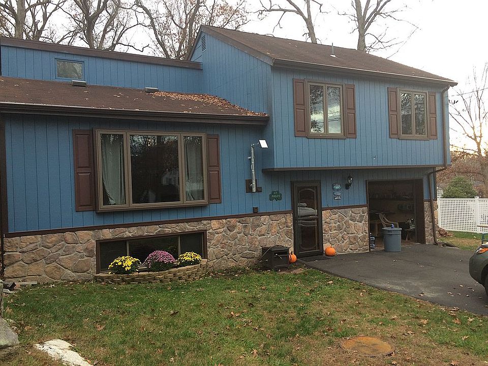 2nd image of 64 Ash St