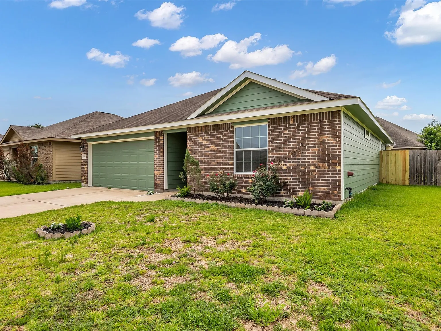 3 bed, 2.0 bath, 1430 sqft, $2,100 — Photo 4