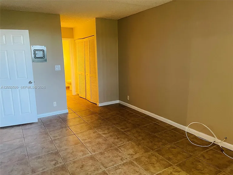2401 Riverside Dr #114-B — Photo 9