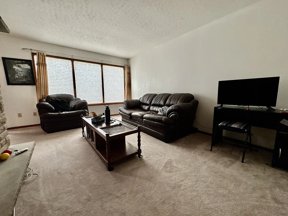 Building Photo - 28 Penfold St #3J7-C