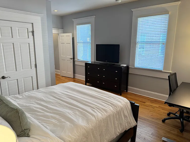 259 14th St NE #204 — Photo 19