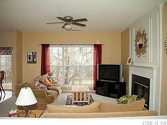 5th image of 5902 Chinquapin Ct