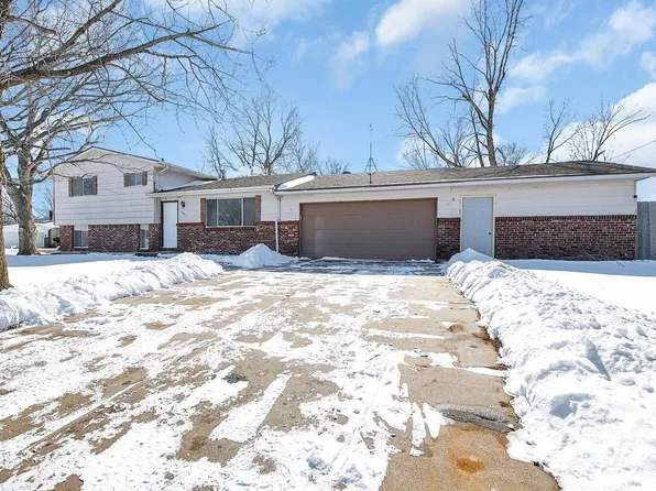 501 Cherry Ln, Newton, KS 67114